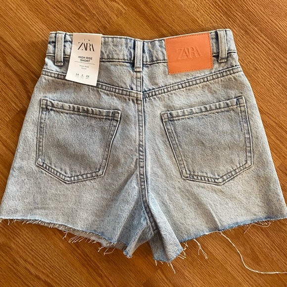 HIGH RISE ZARA SHORTS - Picture 2 of 3